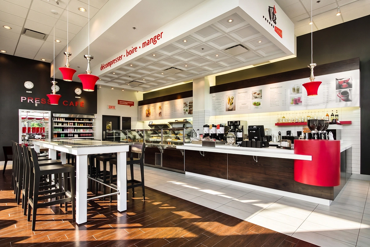 Design intérieur commercial de restaurant Presse Café par Dany Perron, aménagement de succursale à Montréal, Québec et Ontario.