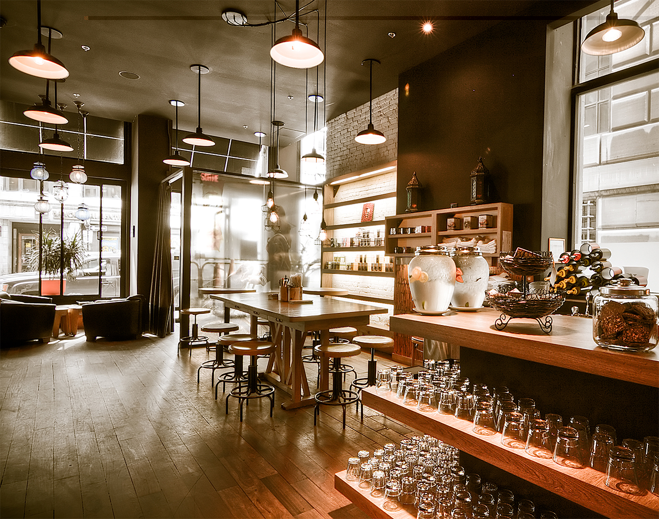 Interieur d'un restaurant asiatique avec une ambiance tres chaleureuse qui raconte une histoire